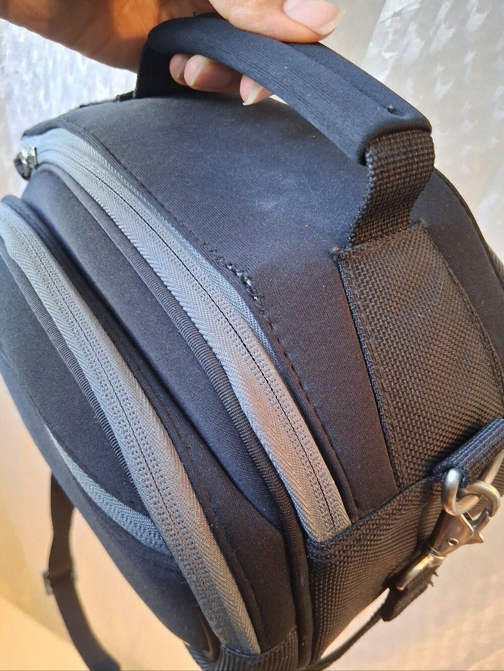 Kenneth Cole Compact Camera Case - Picture 10 of 12